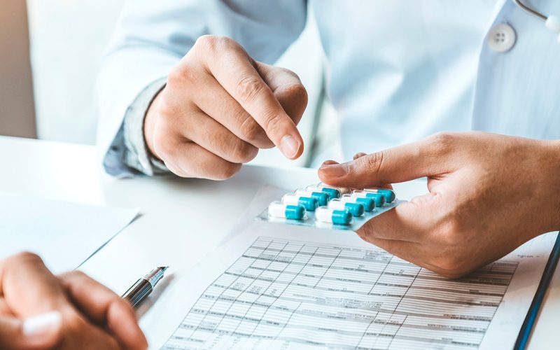 L’importanza dell’aderenza alla terapia: perché seguire correttamente le cure mediche L'importanza dell'aderenza alla terapia: perché seguire correttamente le cure mediche